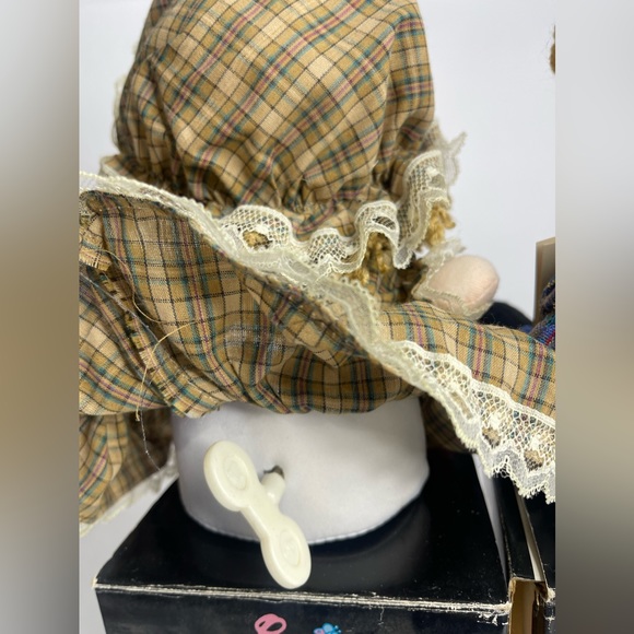 Vintage 90s Dollmax Bundle of 2 ANIMATED WIND UP DOLLS WITH MUSIC BOX HTF - Picture 8 of 13